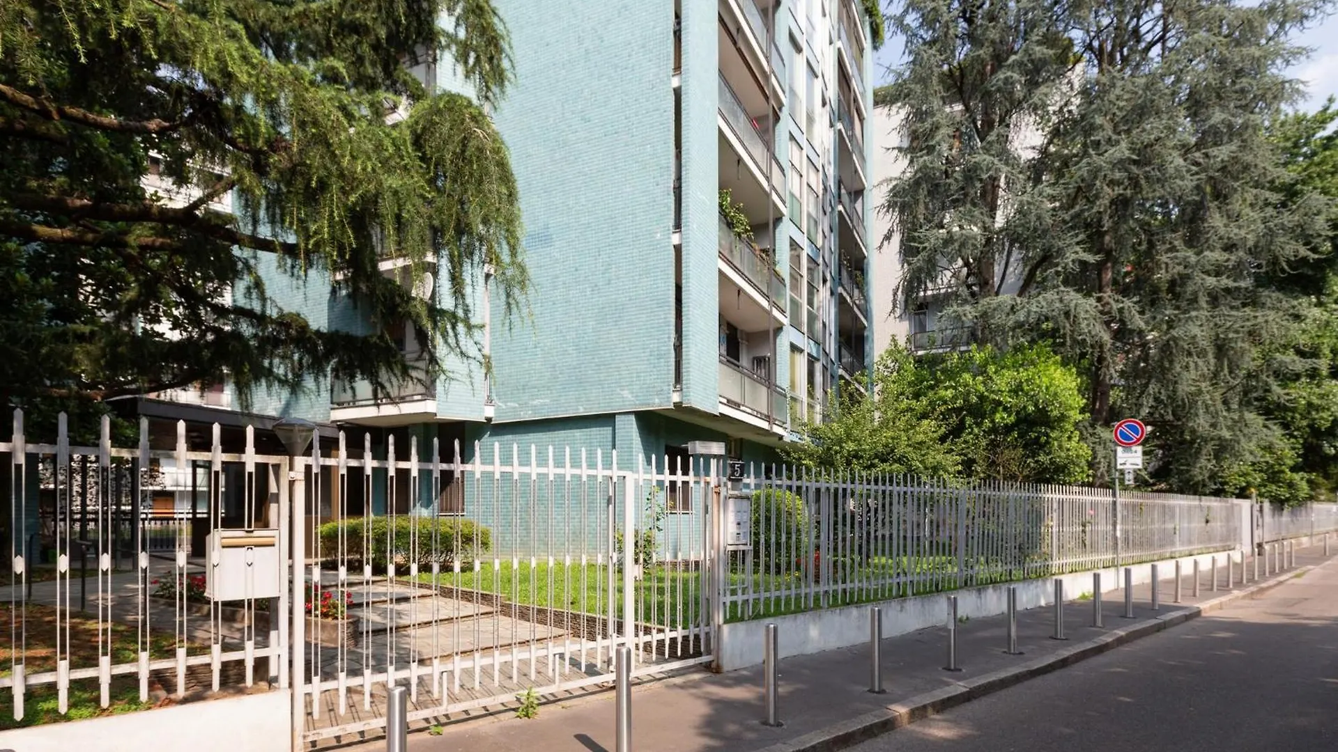 Apartment Bande Nere M1 Comfy Apt With Balcony Milan